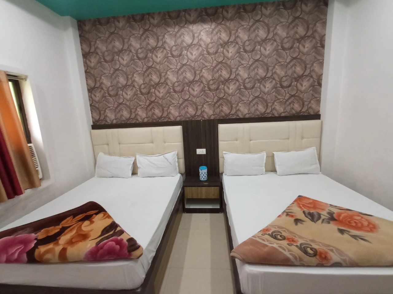 Hotel Vishwanath guest room in Varanasi
