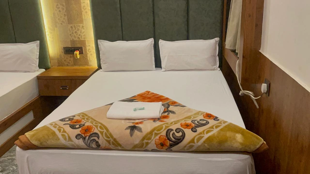 Hotel Vishwanath premium guest room