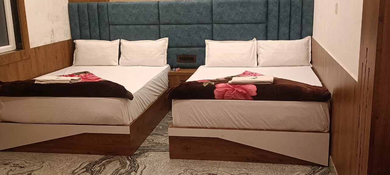Hotel Vishwanath guest room bedding detail